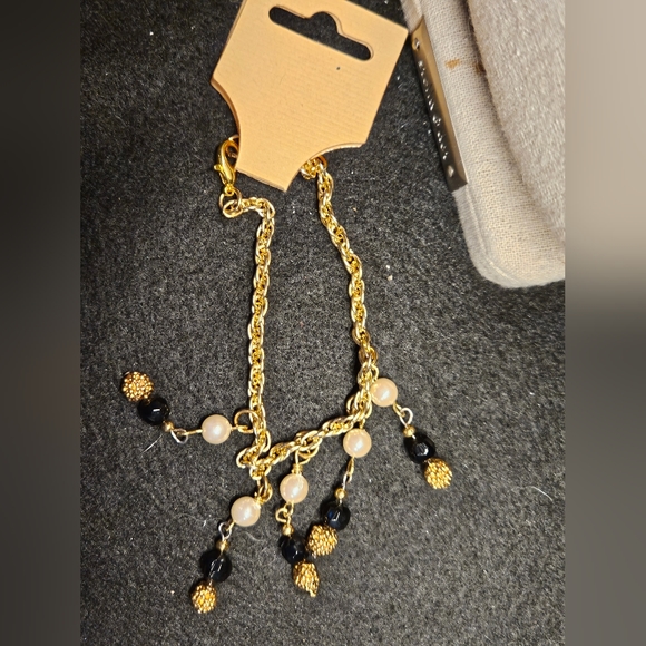 Handmade by me. Necklace earrings and bracelet set. Gild tone. Onyx and pearl. - Picture 4 of 6